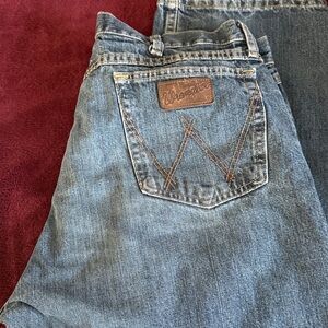 Wrangler Men's Light Blue Relaxed Fit Jeans with Back Pocket Patch